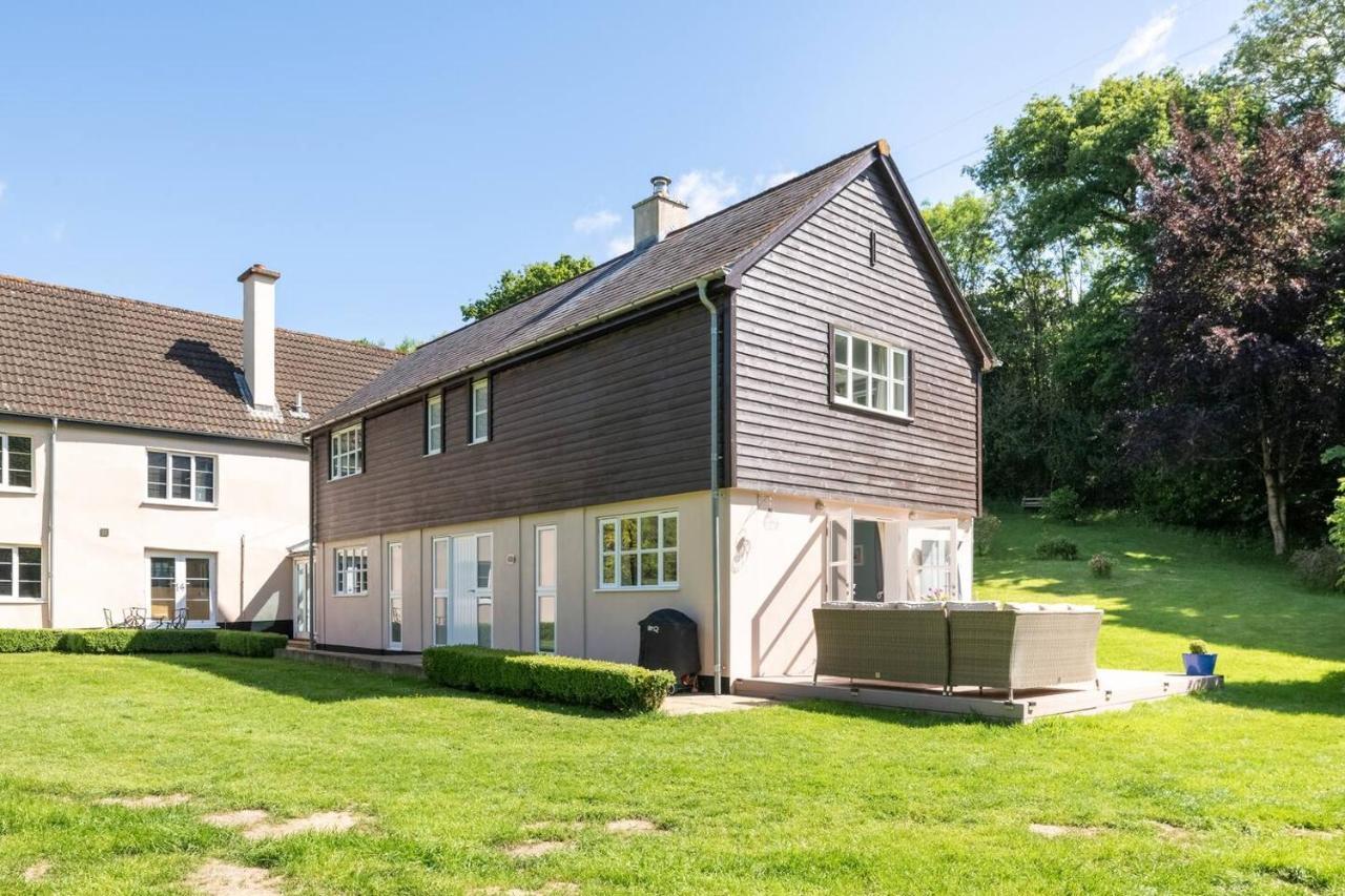 Osbornes House Near With Swimming Pool Holiday home *