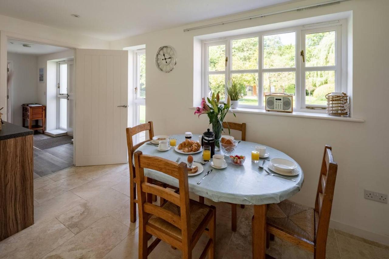 Osbornes House Near With Swimming Pool Holiday home *