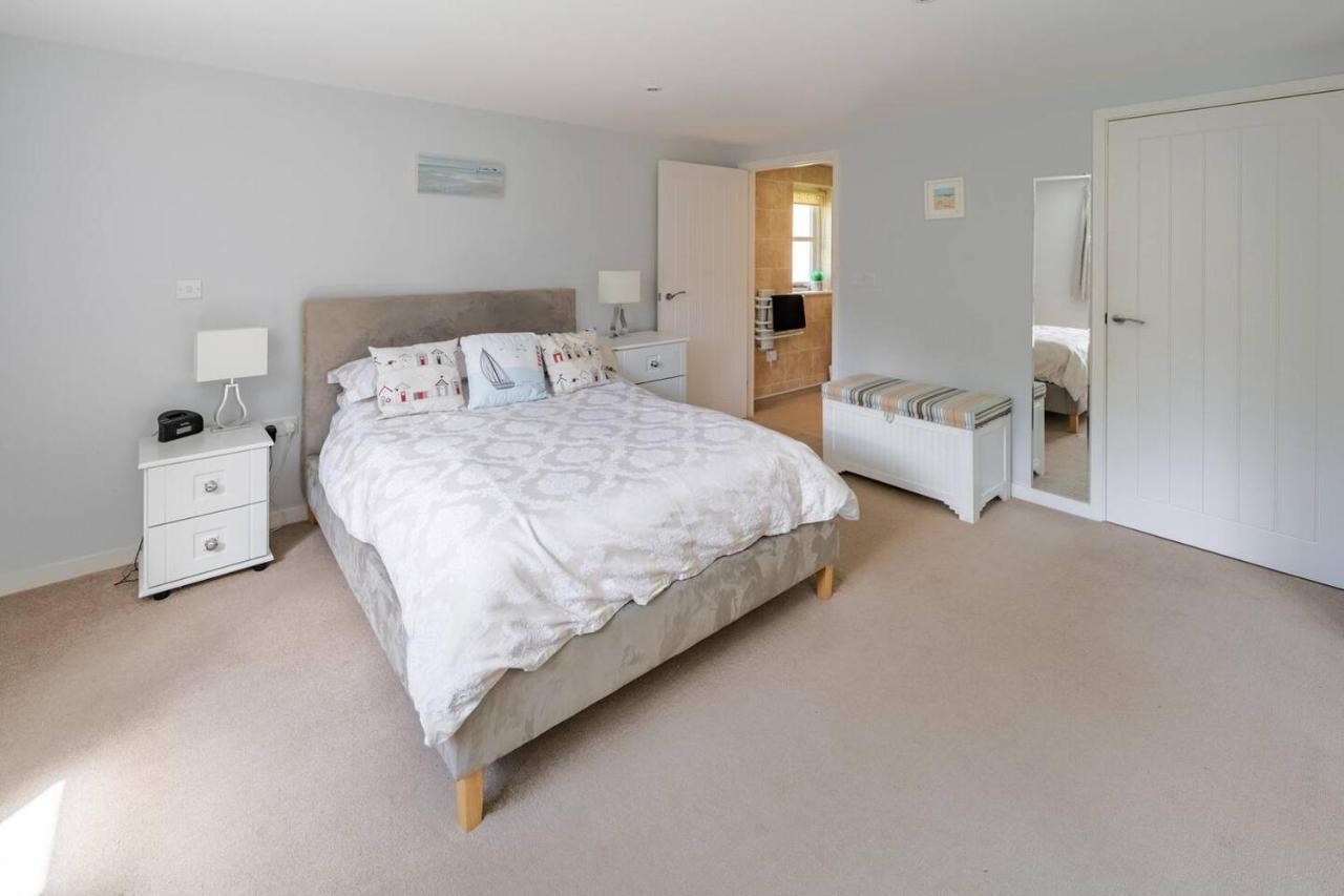 Osbornes House Near With Swimming Pool Holiday home Exeter